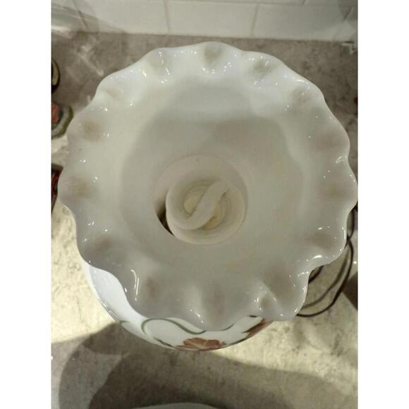 Vintage Milk glass electric hurricane lamp with brass base and floral motifs. - Picture 14 of 15